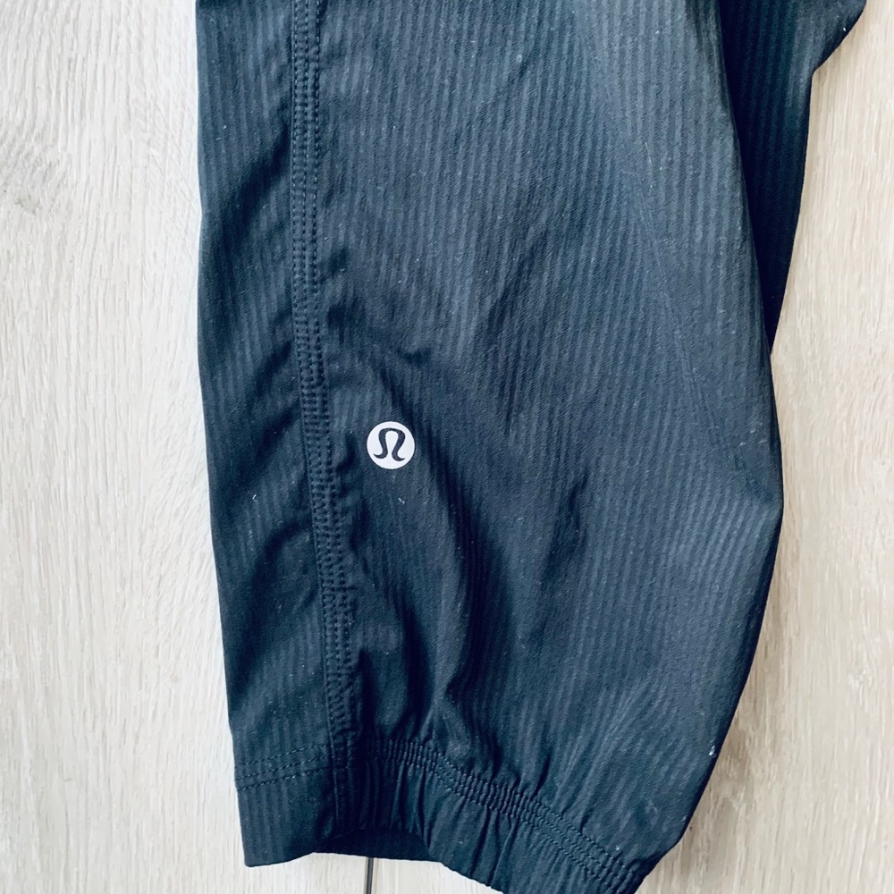 Lululemon Dance Studio Crop Black Size 2 - Picture 6 of 7